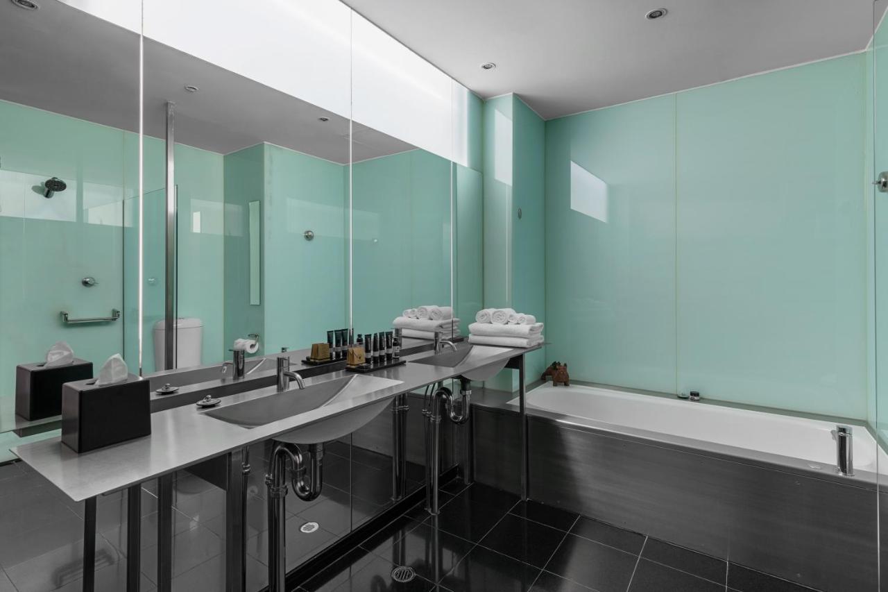 Adelphi Hotel Melbourne Exterior foto A bathroom